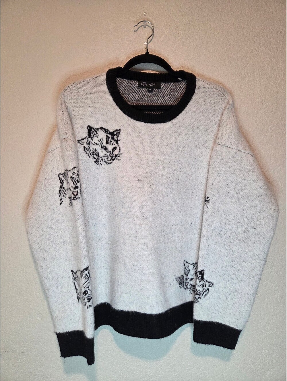 On 12th XL White and Black Sweater with Cat Face Pattern